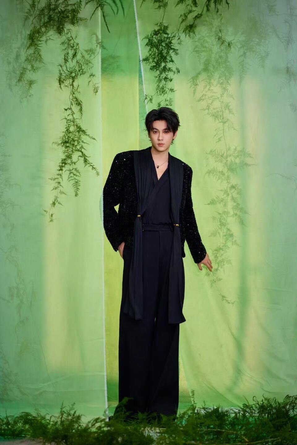 田栩宁今日直播造型田栩宁今日直播造型，all black，矜贵高级