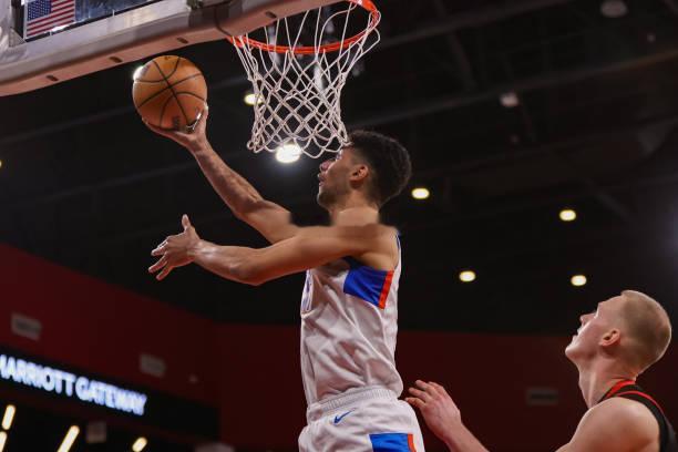 勇士用双向合同签下了上赛季效力于雷霆的内线摇摆人马莱维-莱昂斯。莱昂斯本赛季在N