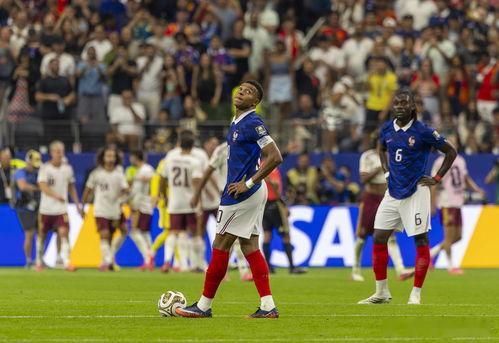 世界杯 法国VS英格兰世界杯季军战上演豪门恩怨，法国迎战英格兰，不少人凭借三狮稳