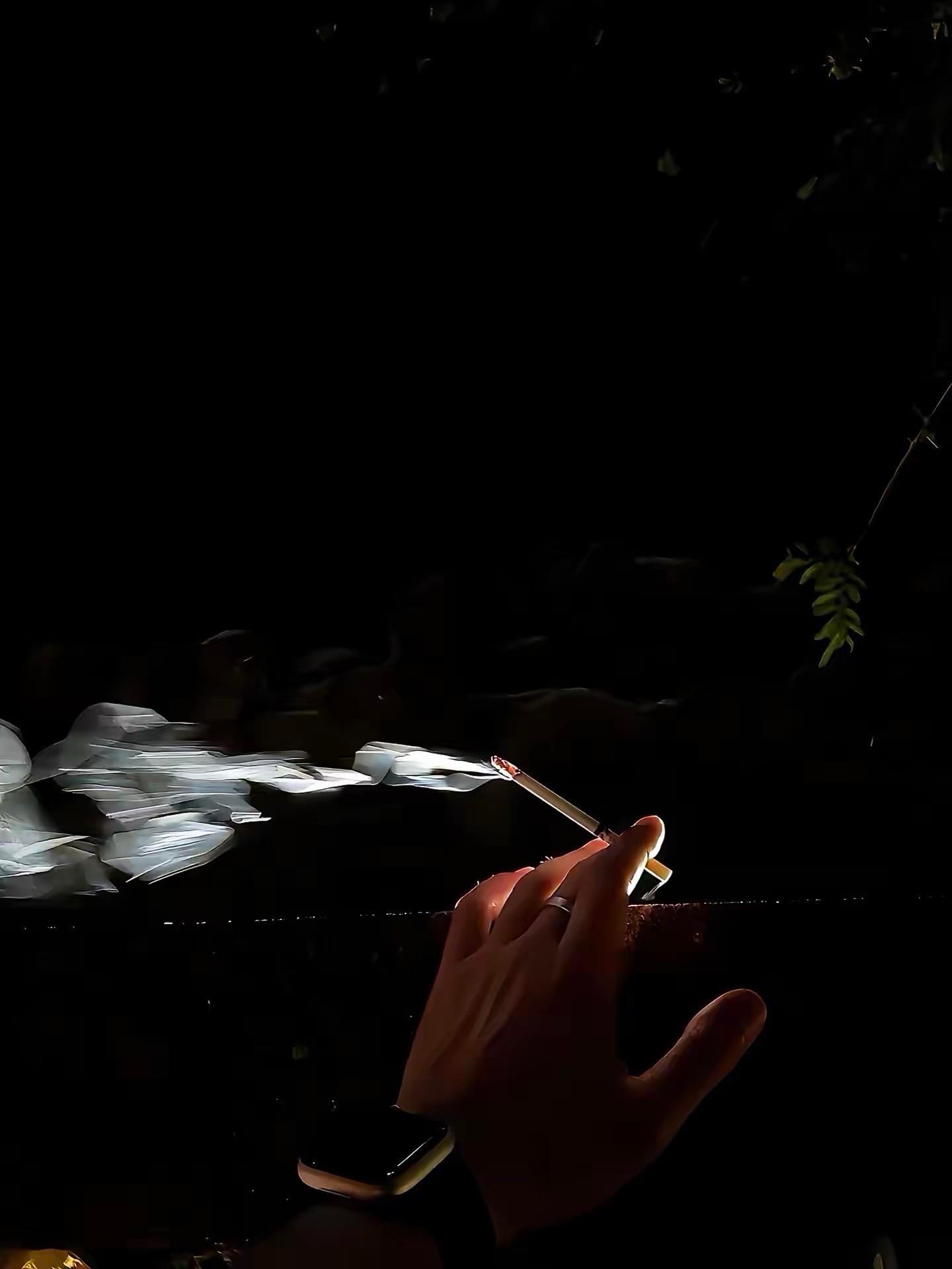 到底还是没崩住，今天出了一套，一进一出总计赔了80多个。房产房价 ​​​