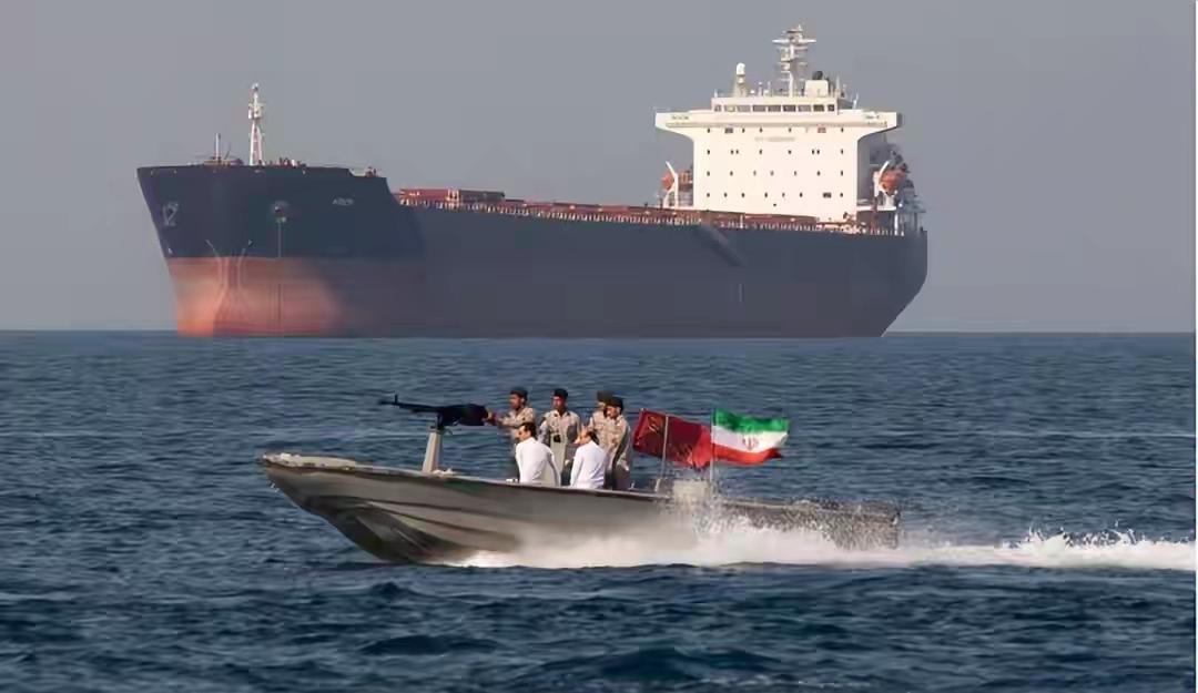 中东咽喉被掐，美国接连下手断油路，中方必须做最坏打算！