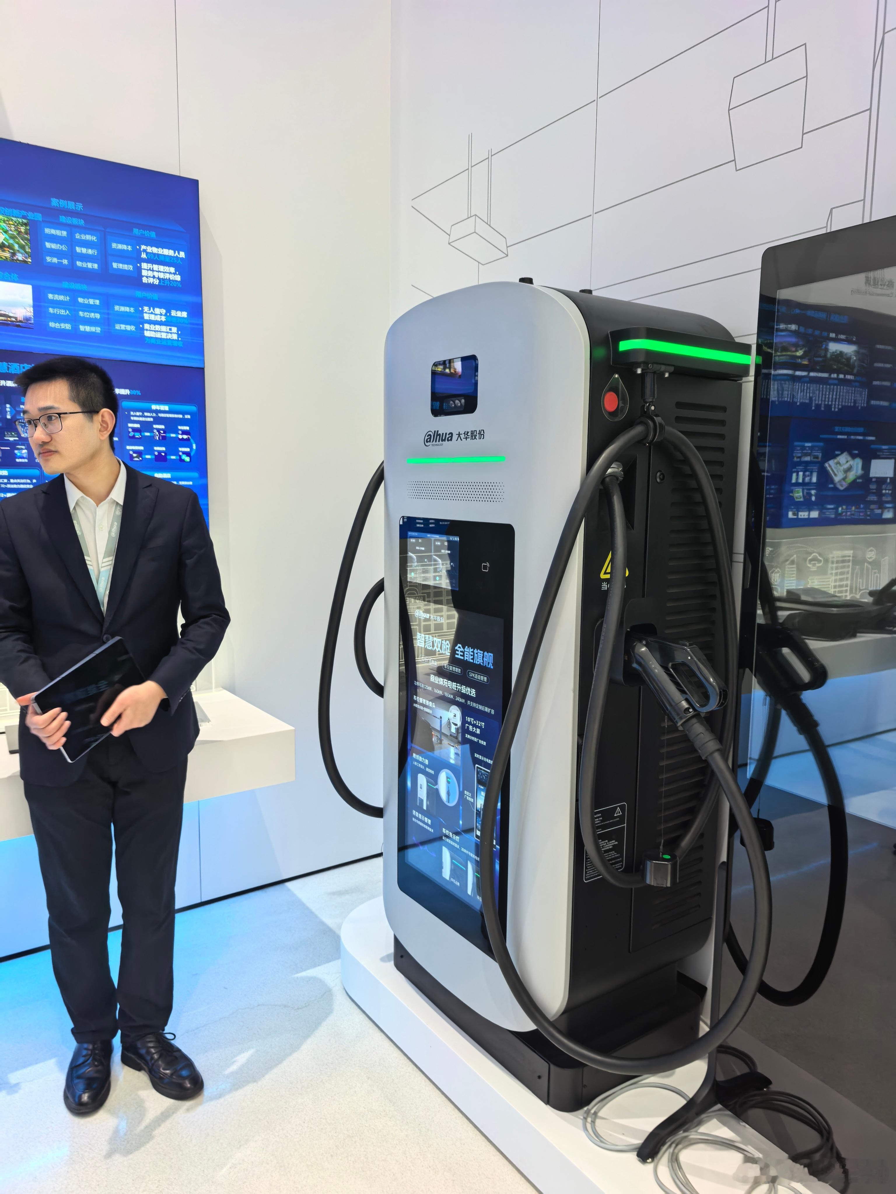 才知道大华也在做充电桩，结合大华的智能摄像头自动识别是新能源车才会降地锁，允许驶