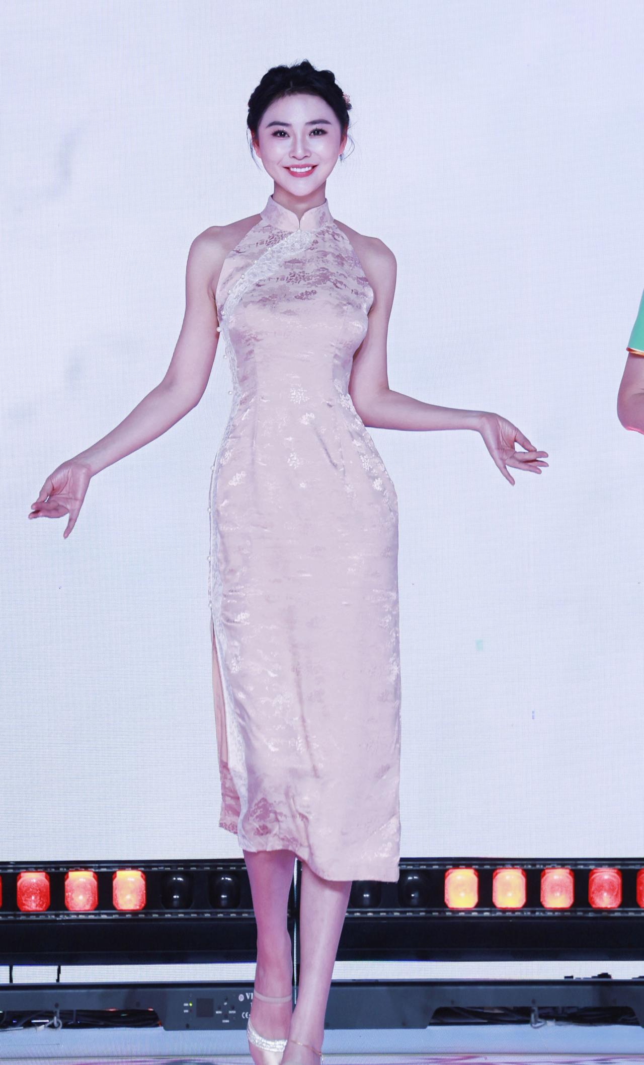环球小姐冠军吴丹 旗袍东方之美