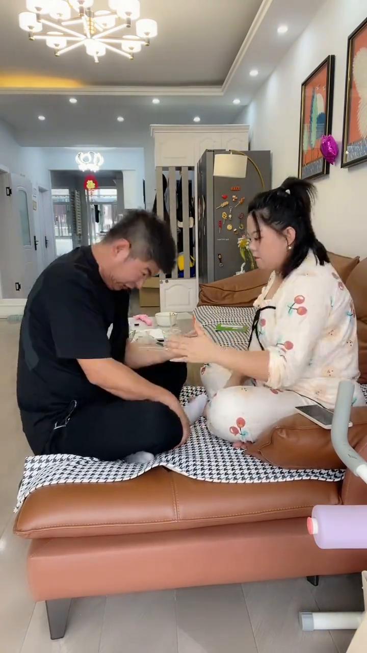 哎呦我的妈，哈哈哈。
