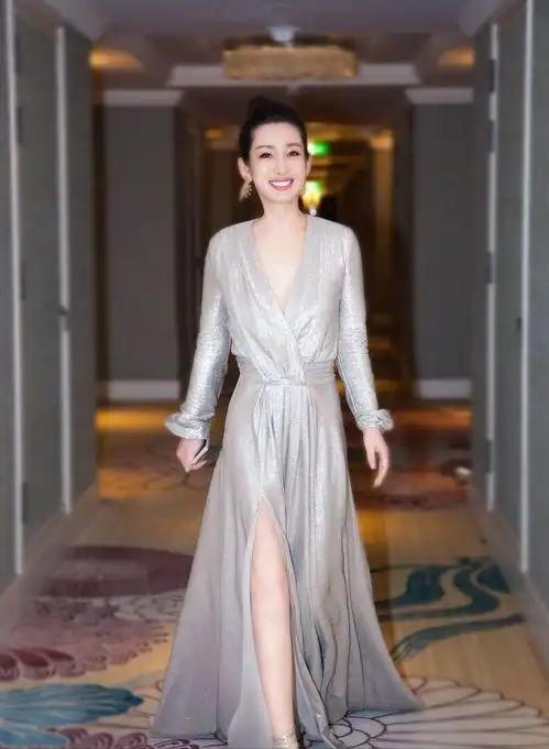 秦海璐一年赚的钱，够普通人花几辈子，可她回家第一件事，是叫老公，棉被她从不整理，