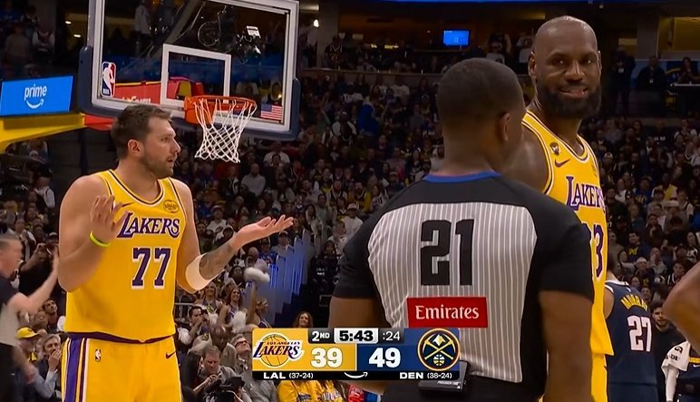 东契奇吃到本赛季第15个T ，再吃1个T将自动禁赛！湖人vs掘金