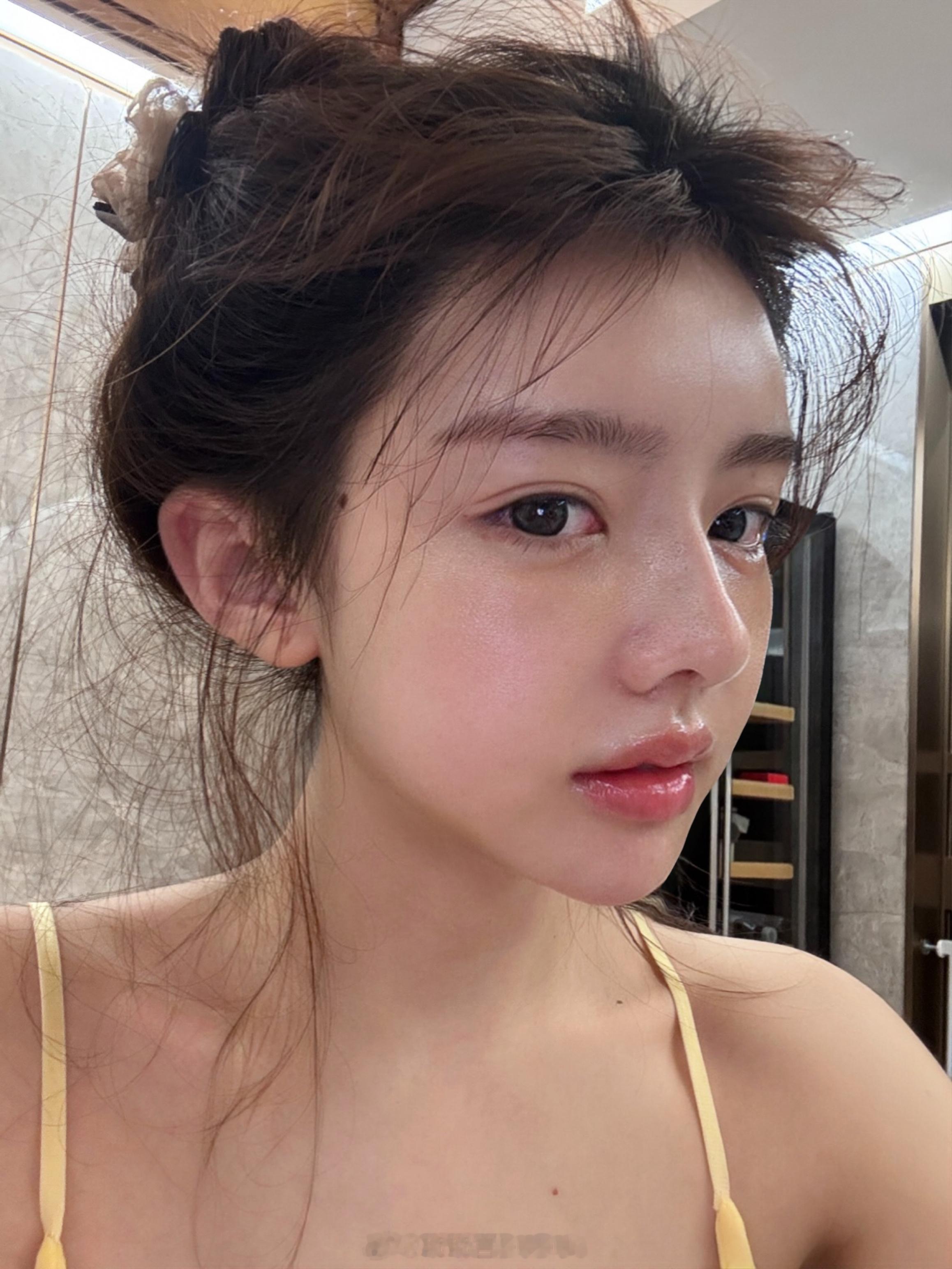 不化妆的时候真的太高了 ​​​