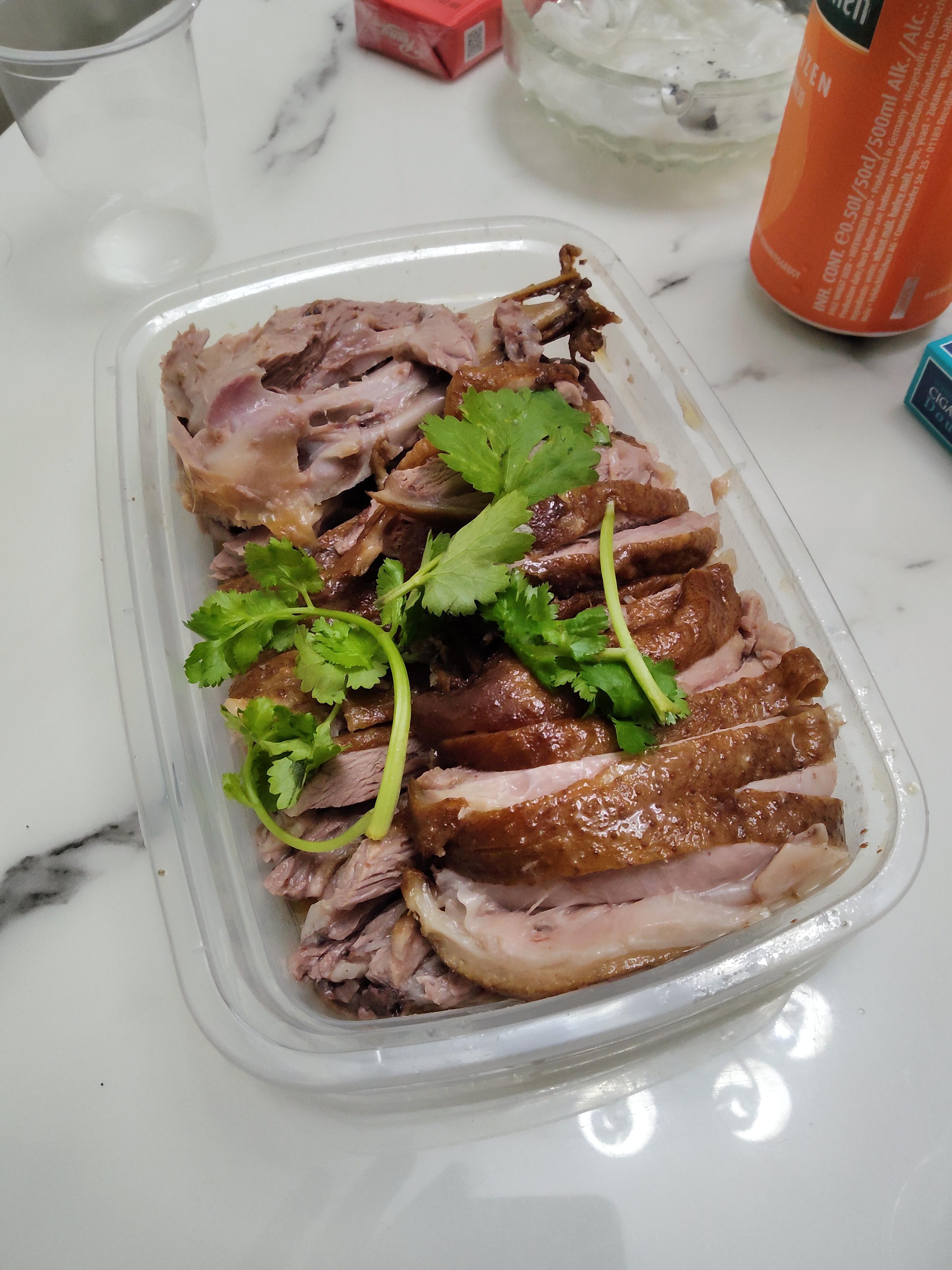最近吃了好几次的鹅肉，的确是不错，碰巧朋友住在附近，连续几次去他家喝麦芽汁，就会