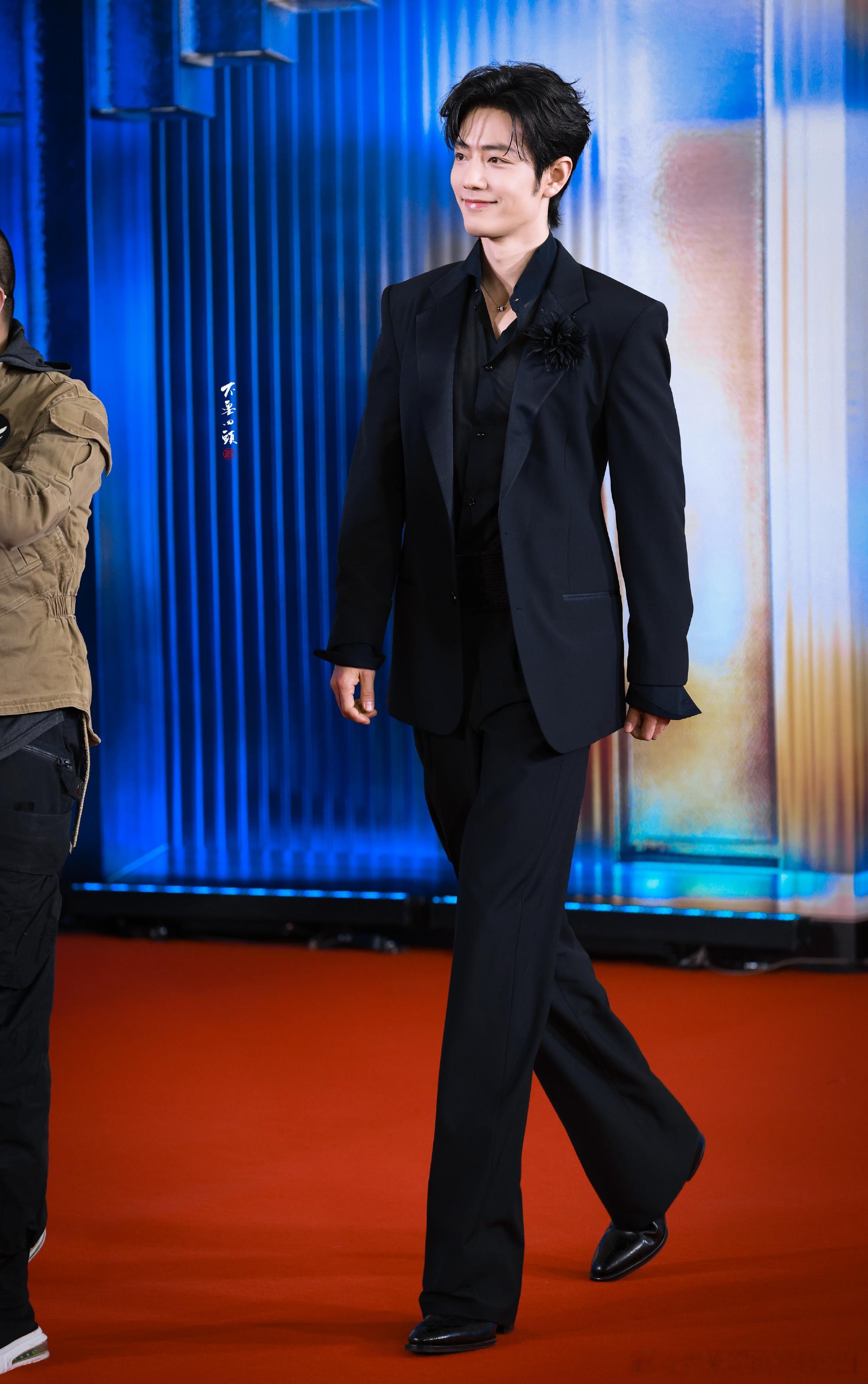 肖战肖战大影节影帝 战战啊你的努力终于被看到了，我好开心😁 