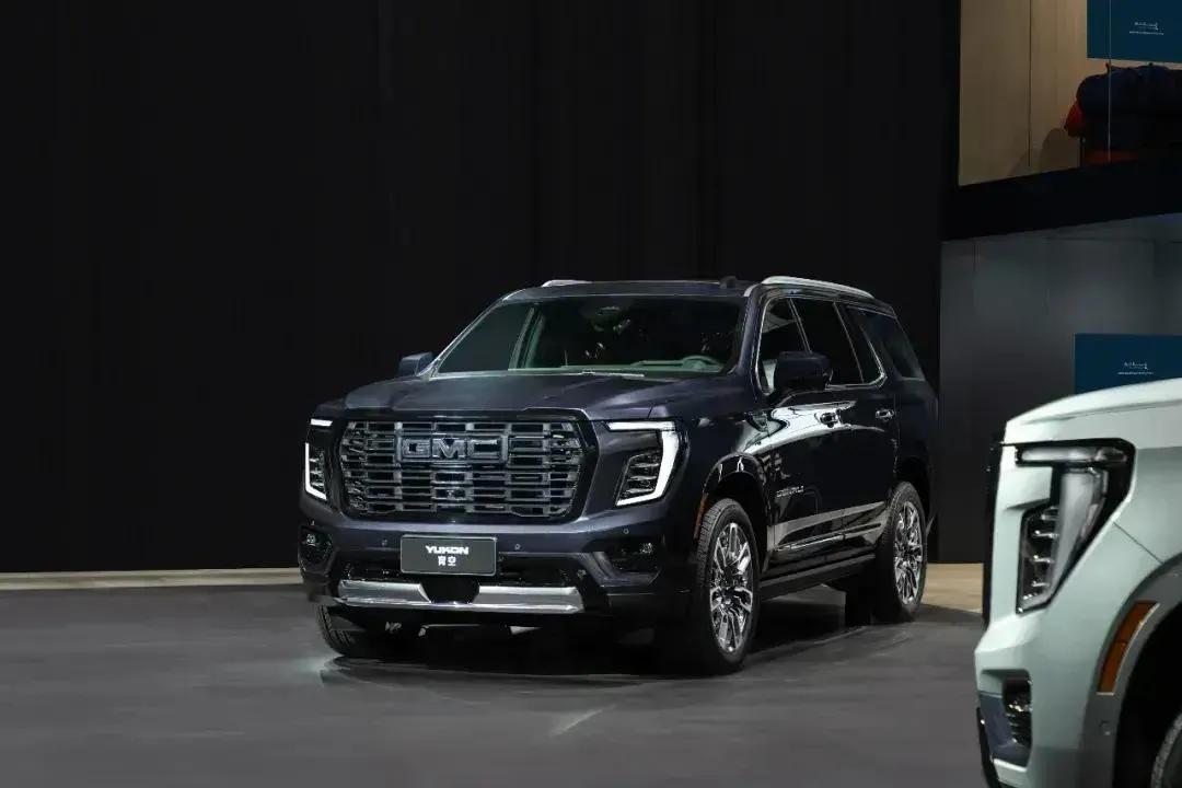 明星保姆车的鼻祖
“美国大片”同款豪华SUV
——2025款GMC YUKON育