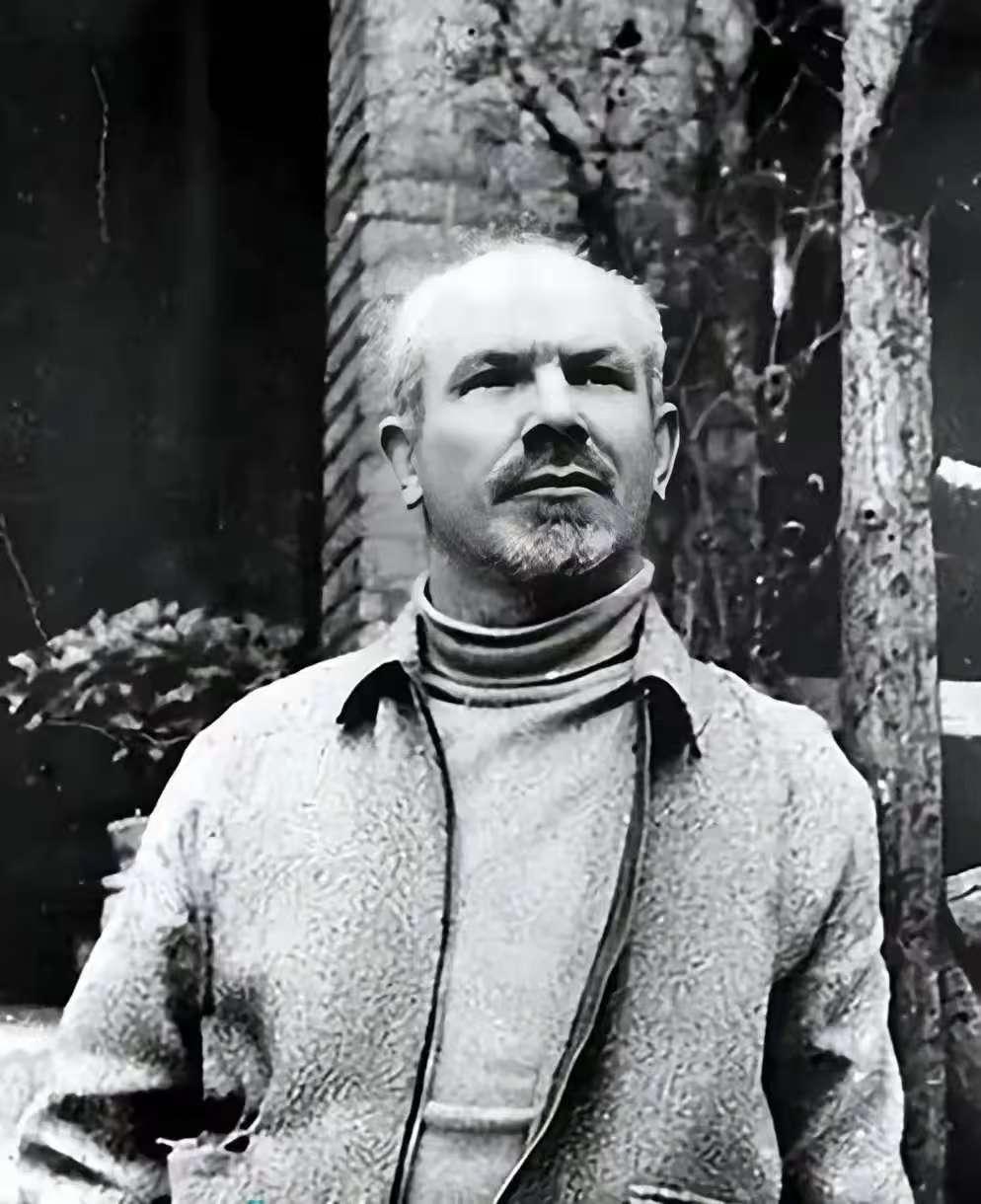 重读白求恩，褪去脸谱印记，他拿命奔赴烽火
 
课本里的白求恩是“好人”符号，翻完