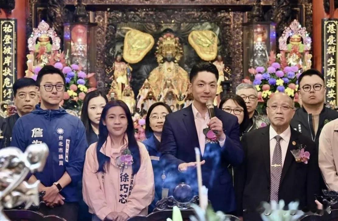 蒋万安终于表态！蓝白联手狂砍4700亿军购，台湾政坛风向真的变了
 
蒋万安的最