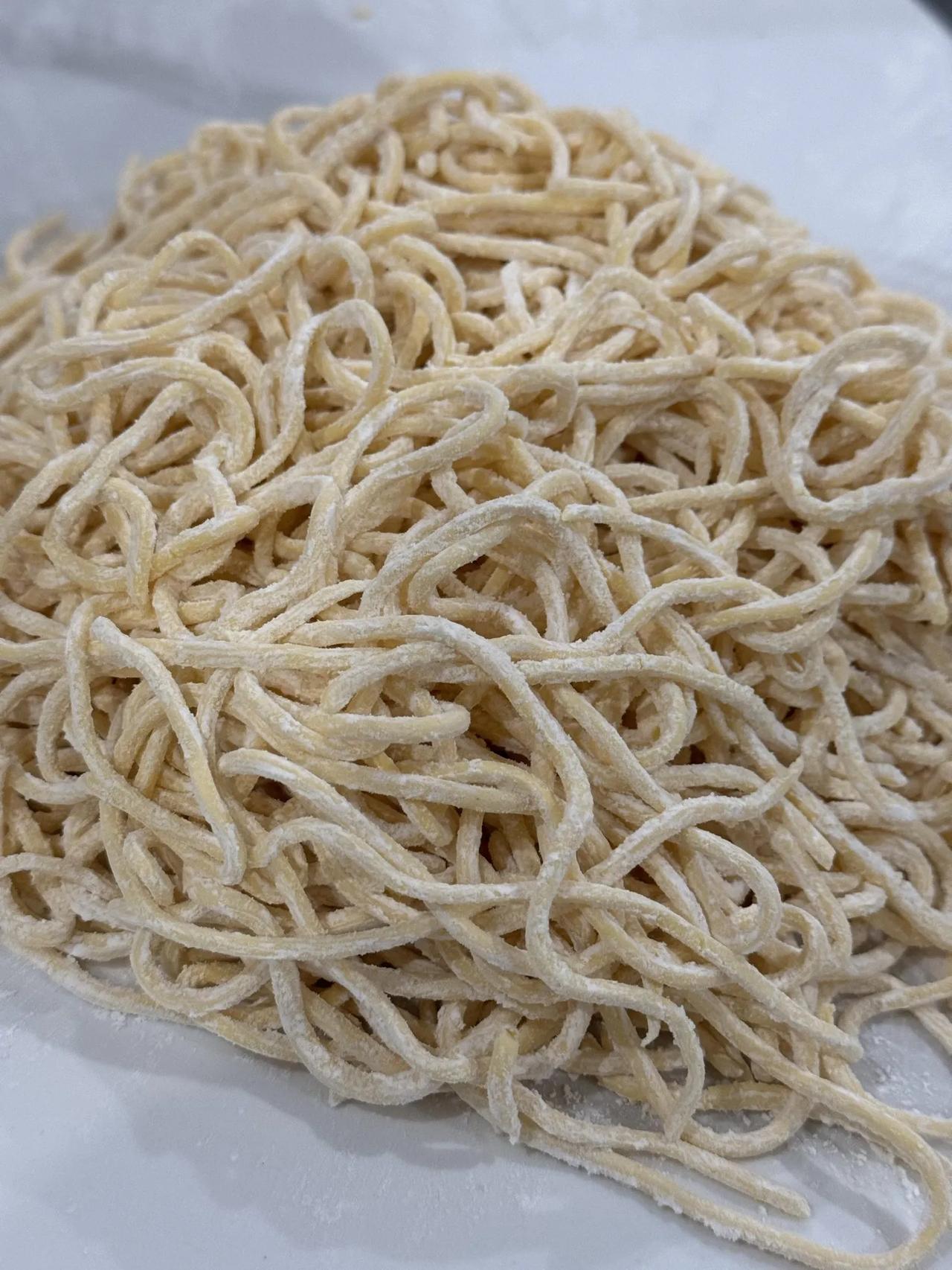 面条机做面条好难啊，面要活很干才行|||有没有什么办法不粘机器