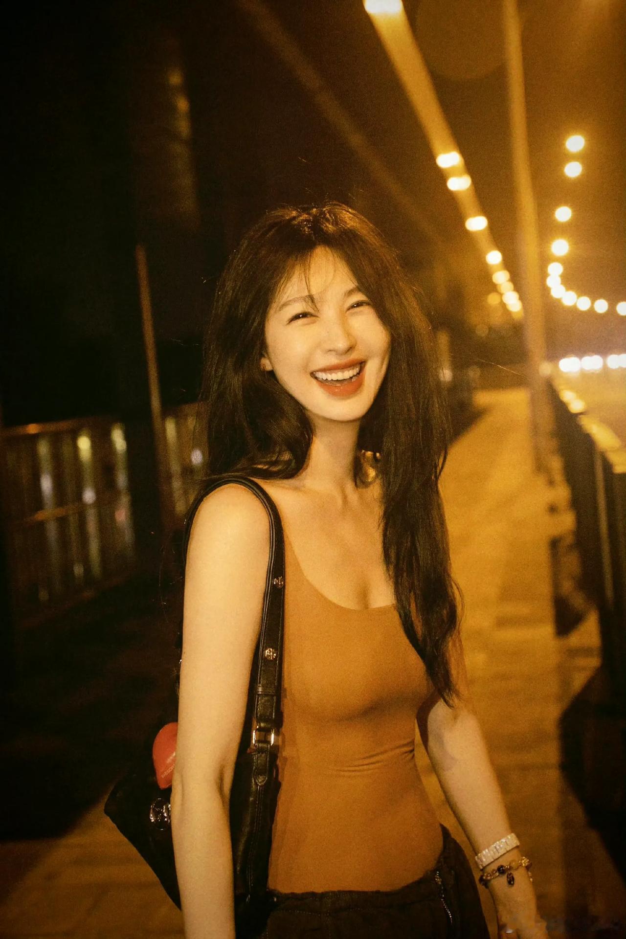 这样的笑容真的好治愈呀[害羞][心]
#李菲儿# #说TA# #娱乐# #八卦手