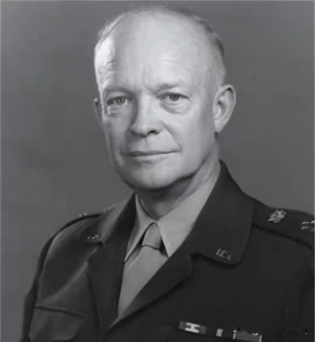 1953年，蒋介石的王牌伞兵刚跳下飞机，抬头一看，全傻了：下面站的不是共军，是民