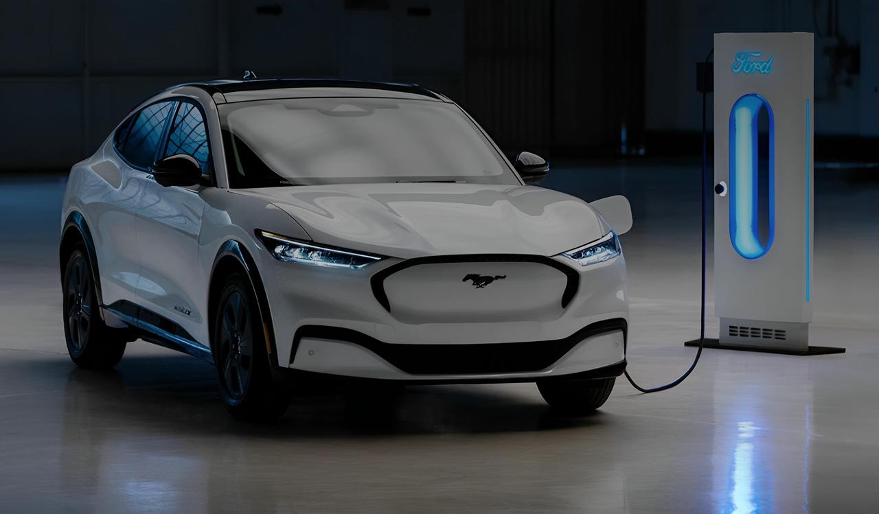 近日有消息称，福特与中国吉利就欧洲制造领域的潜在合作展开深入磋商，可以看出现在全