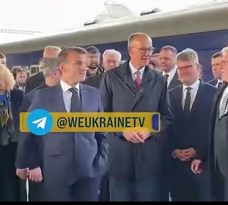 法国总统马克龙、英国首相斯塔默、德国总理默茨三个人此时跑到基辅来干啥呢？表明上看
