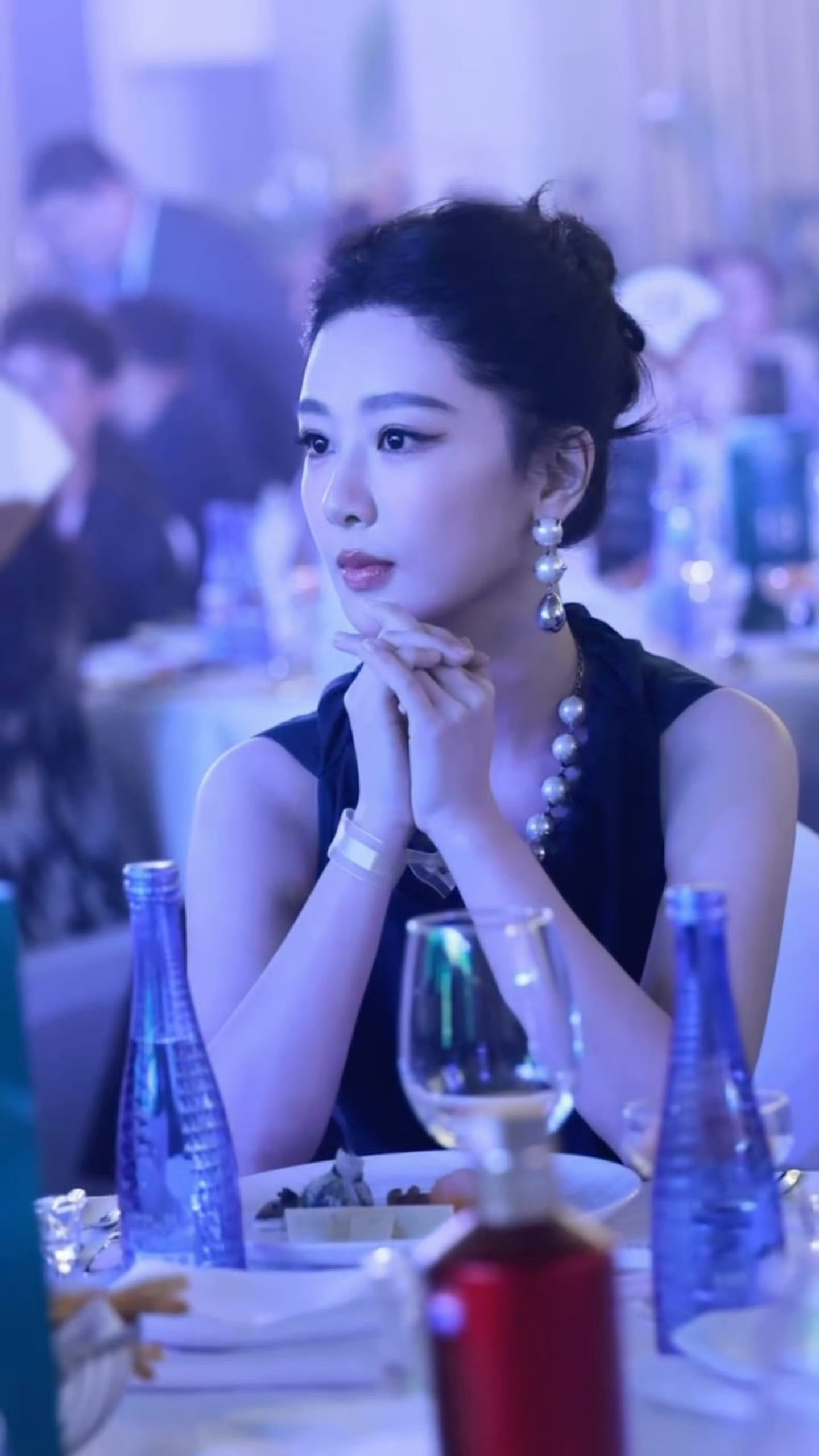 杨紫主动让C位这个状态看起来很不错哎这个妆造也眼前一亮，听粉丝说还是连轴转的这个