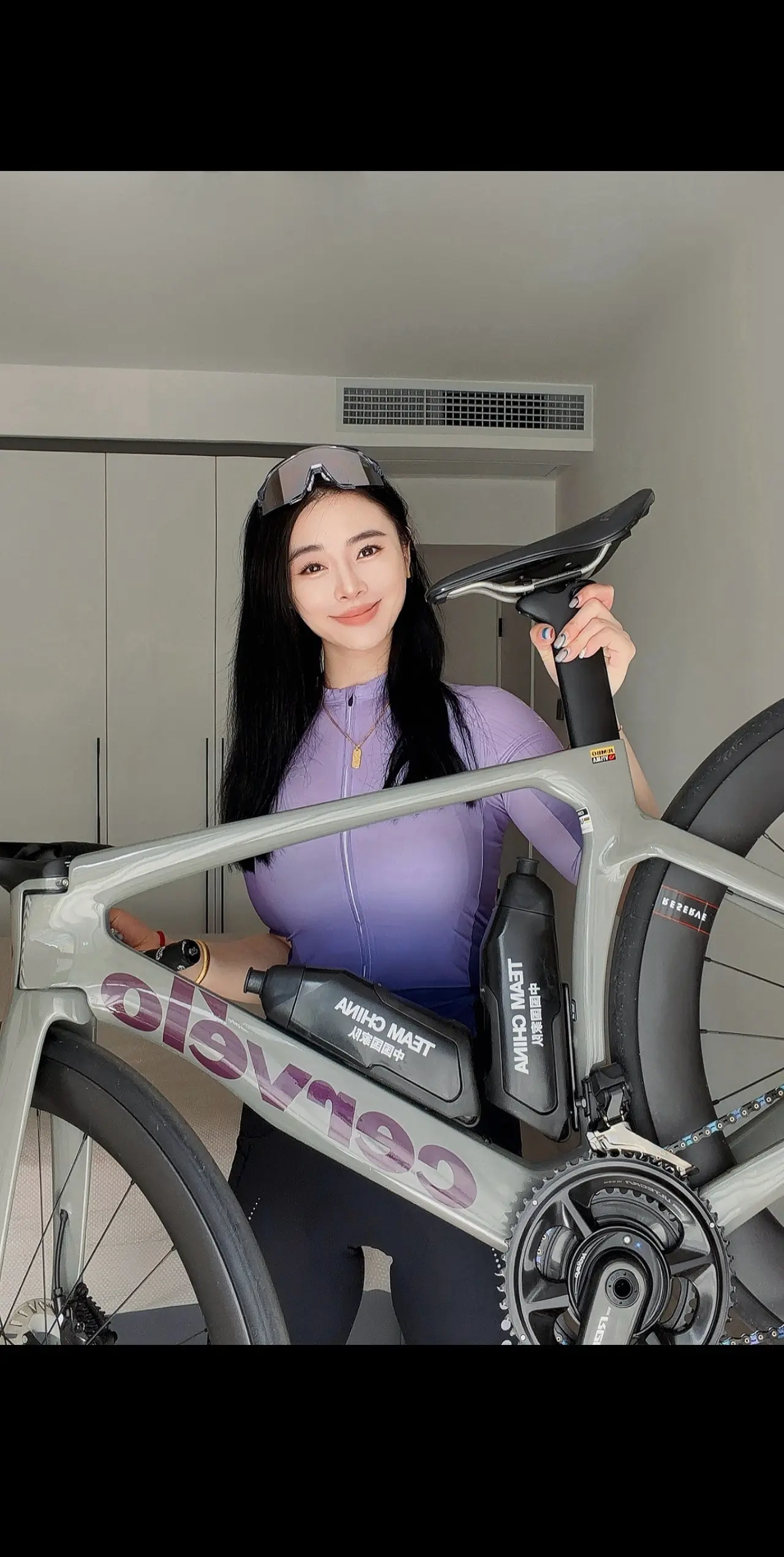 到底是谁天天变着法哄自己骑车☂️。不想骑车的时候就给公路车“打扮”一下...