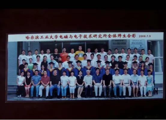 翻到旧照片情绪突然回来了  吃瓜意外被狠狠戳到，网友闲鱼淘到旧相机发现里面存着哈