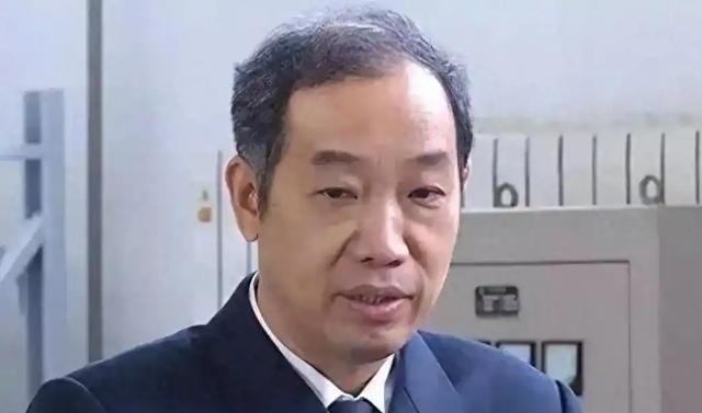 马伟明院士曾提出在青藏高原上，建一根2公里长的电磁发射轨道，经专家论证：造价太高