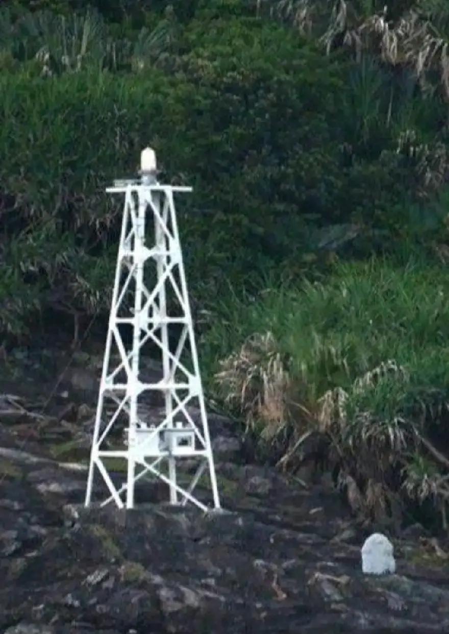 快讯！快讯！
灯塔不是风景，是旗帜。钓鱼岛上那座“日本青年社”1978年私自搭的