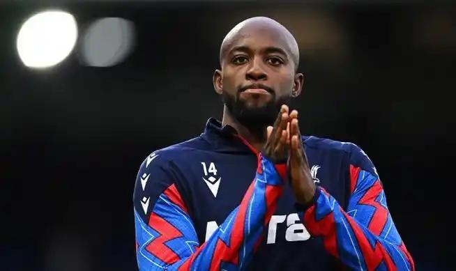 这点球吹的也太牵强了，这种幅度的动作能点，英超一场下来没十个也得有八个。埃迪-豪