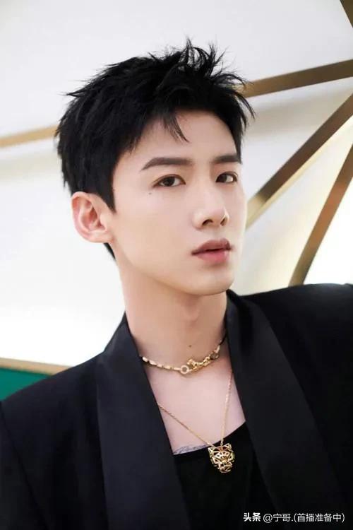 娱乐圈“小瓜田”：明星百态，人设崩塌与营销乱象

娱乐圈的“小瓜”不断，尽显明星