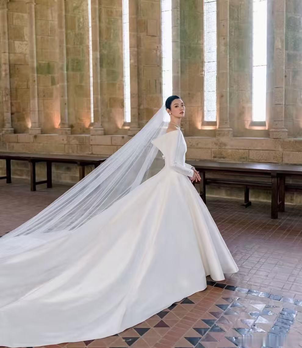 曝奚梦瑶婚纱是借的曝奚梦瑶婚纱是借的！曝奚梦瑶主纱是借的
