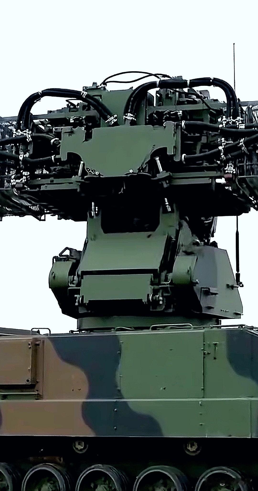 这个像“苍蝇拍”的野战防空雷达，想想它打巡航导弹和无人机那肯定是杠杠的。