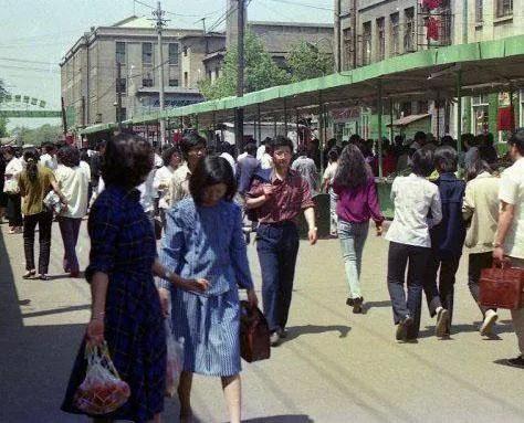 小忆八十年代哈尔滨烧鸡
按时间来算，我应该是1983年到85年期间，每每在春节前