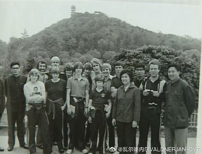 今天老瓦秒变小瓦 老瓦发文祝教师节快乐 教师节发文送上祝福，他回忆起自己少时来到