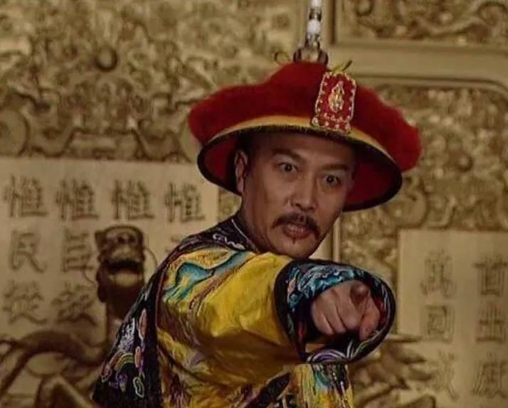 雍正十三年八月二十三日子时，五十八岁的胤禛在圆明园猝然离世。前一天他还在批阅奏折
