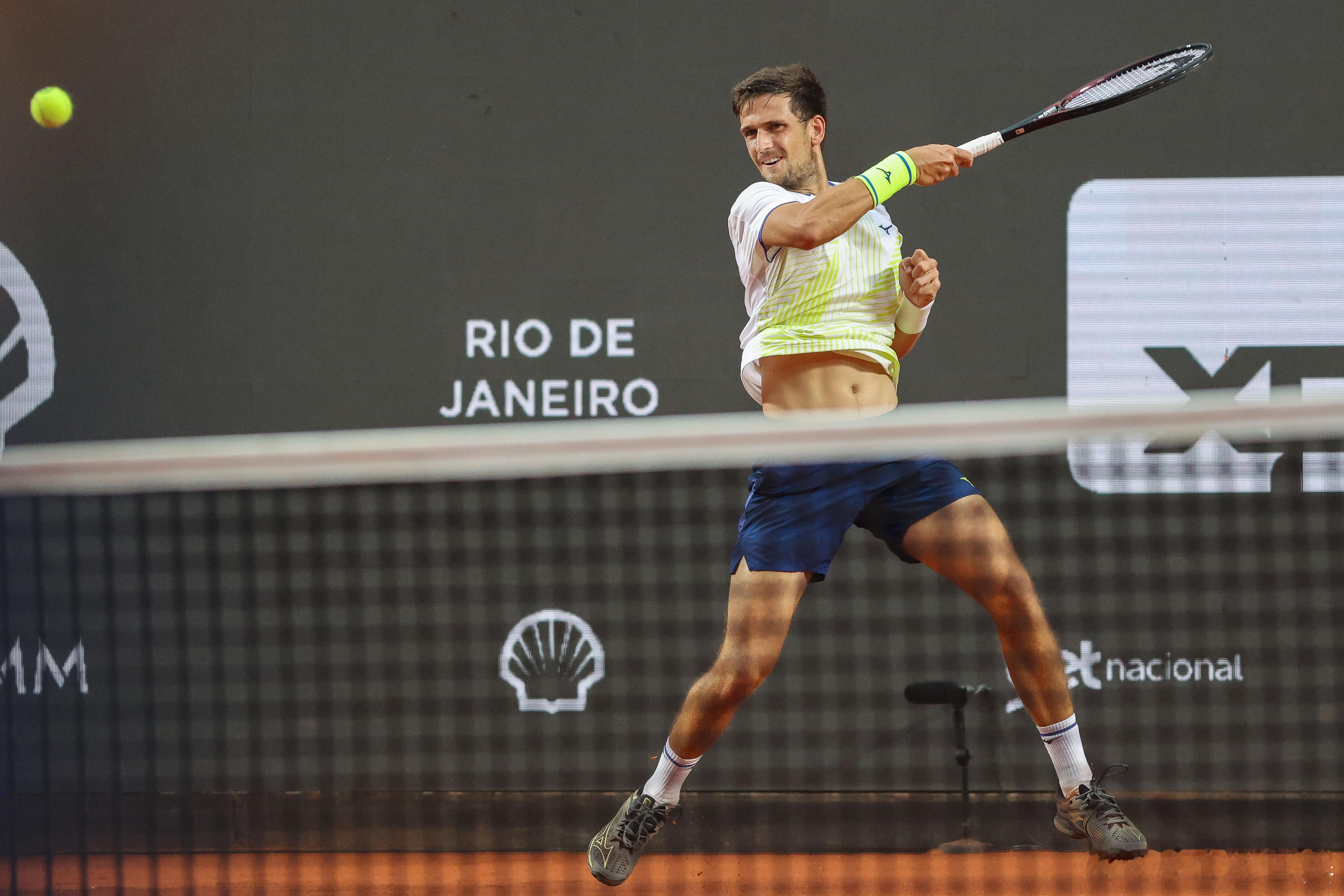 里约半决赛因雨推迟 🌧️受到下雨影响，ATP500 里约网球公开赛（由克拉罗呈