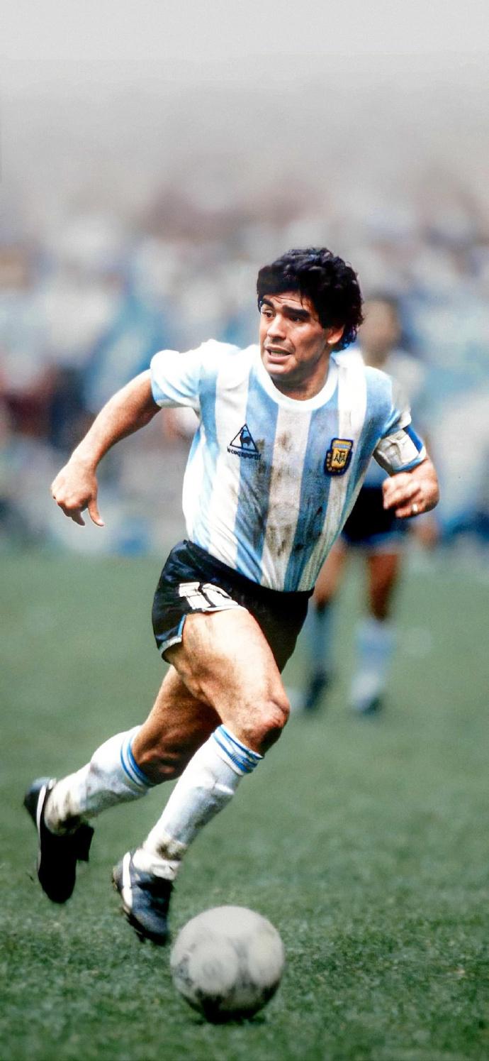 踢足球⚽️的时候
我1988年入学，正是崇拜球星马拉多纳的年龄，大学里踢足球的人
