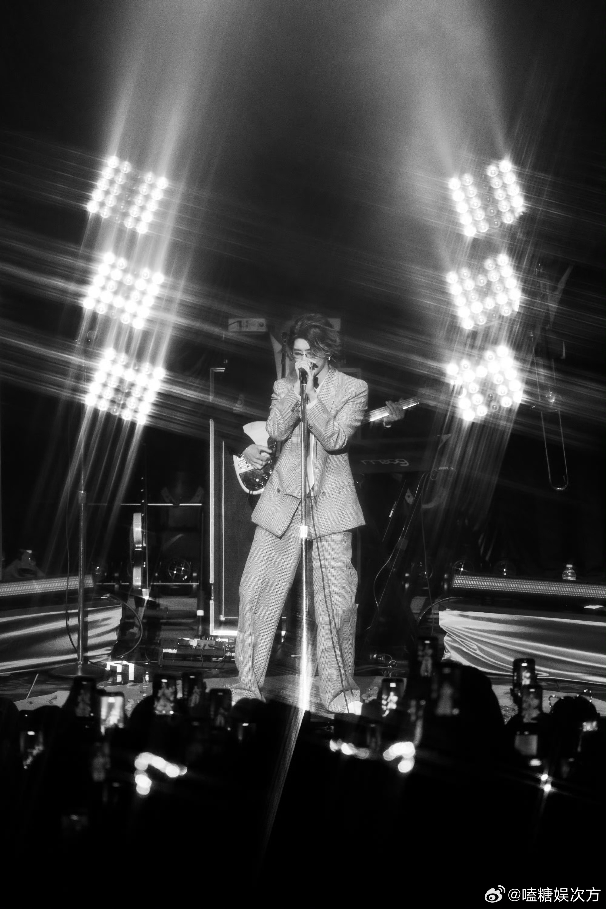 蔡徐坤演唱会中场休息不到30秒 真的被蔡徐坤在洛杉矶的舞台状态惊艳到了，中场休息