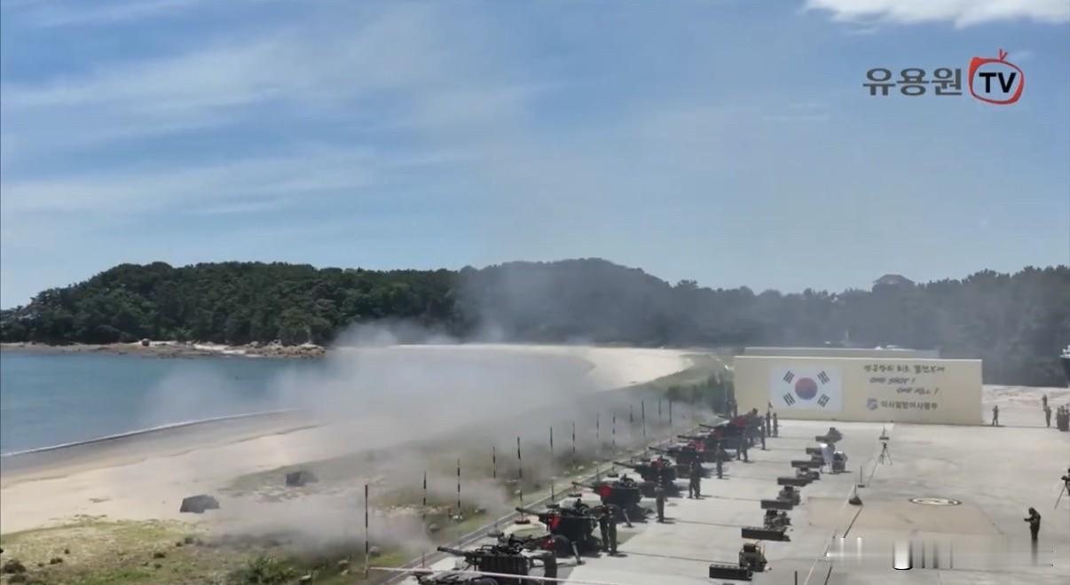 韩国前段时间进行了一次防空火炮近距离反无人机测试：同时使用8门M167型6管火神