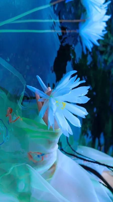 “水至清则无瑜”化用了“水至清则无鱼”，很有意思。从生态学看，水太清没了浮游生物