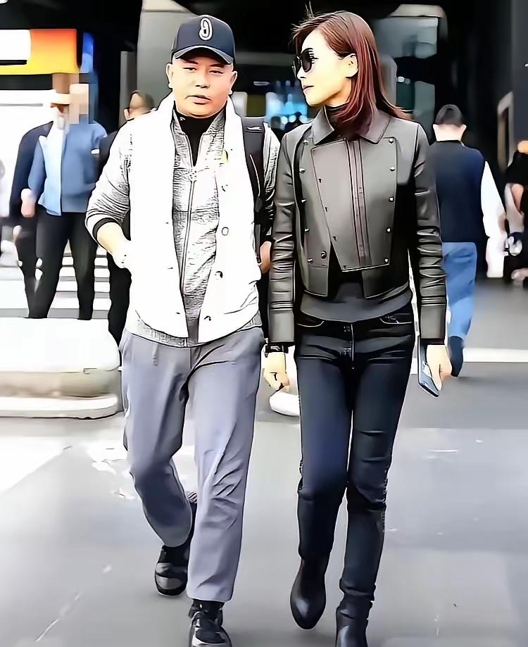 刘涛长得这么美，真不知道看上她老公啥了，要身高没身高，要模样，没模样，还得替他还
