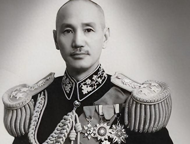 蒋介石这一辈子，很少人前示弱，可偏偏在庐山那次，面对陆军上将刘建绪直戳命门的问题