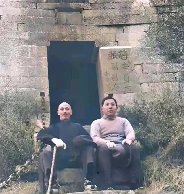 1949年大陆解放前夕，张学良被蒋介石带去了台湾。
张学良本是东北军阀，却因一桩