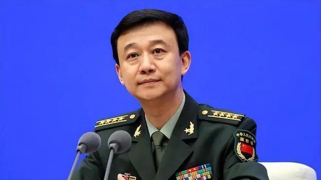 大校和师长有什么不同？

大校是军衔，师长是职务。大校授予对象为正师级和副师级，