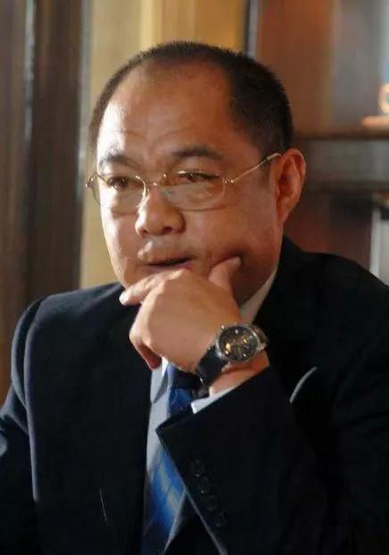如今再看离婚二十一年的郑卫莉与赵君，这对圈内人人称羡的恩爱夫妻，如今已各自生活在