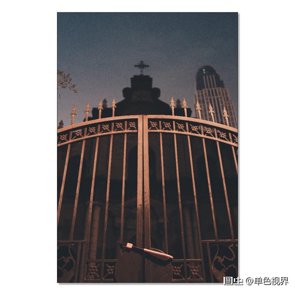 夜色中的紫竹林教堂
索尼A7R5 35 F1.4拍摄#城市##风光#