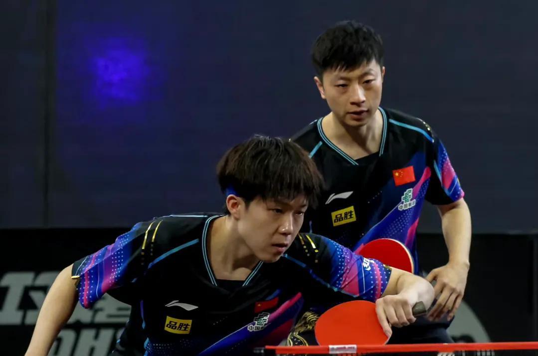 男双四强产生！
#WTT多哈球星挑战赛# 男双四分之一决赛结束，国乒龙头组合3-