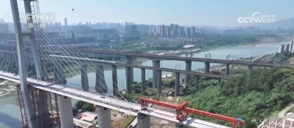 据中国国家铁路集团有限公司消息，今年1至4月，铁路建设优质高效推进，全国铁路完成