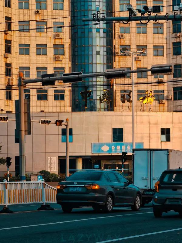 11月1日，财政部和税务总局发布黄金有关税收政策公告。在2027年底前，会员或客