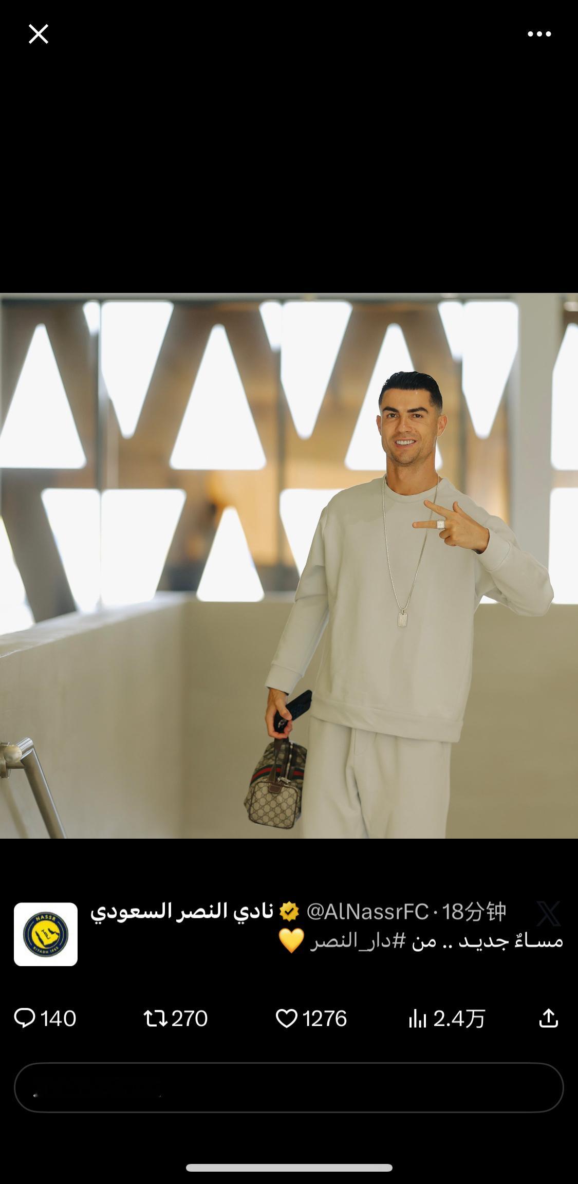 罗今天这身套装+戒指，很适合来段rap