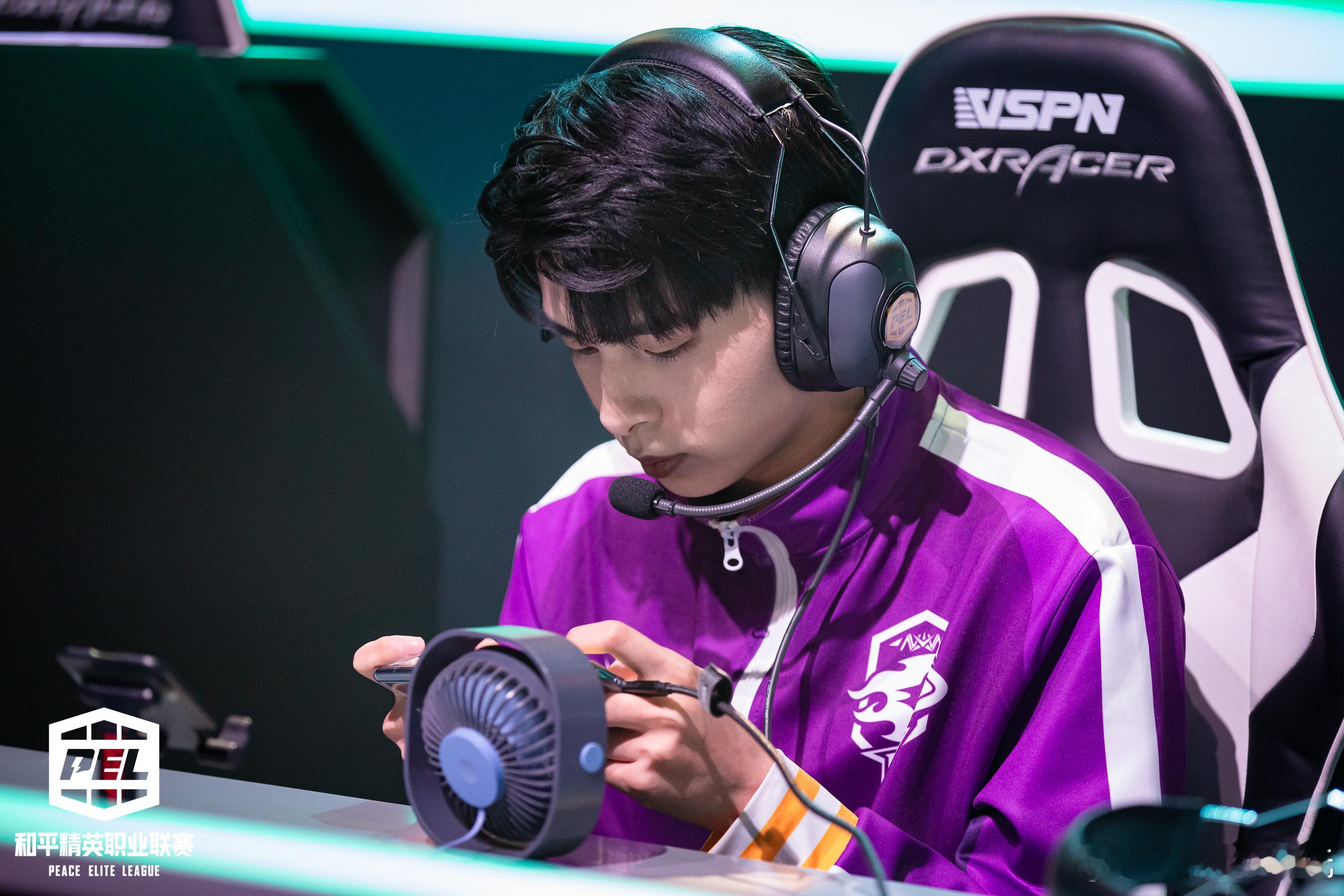 吃鸡基础搭子就不基础最近又复盘了一遍伞兵之前的比赛名场面，特别是大桥那波1v3，