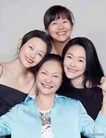 且看着吧
S妈黔驴技穷了

大S刚过世时
汪小菲好言好语
结果她高高在上

还把